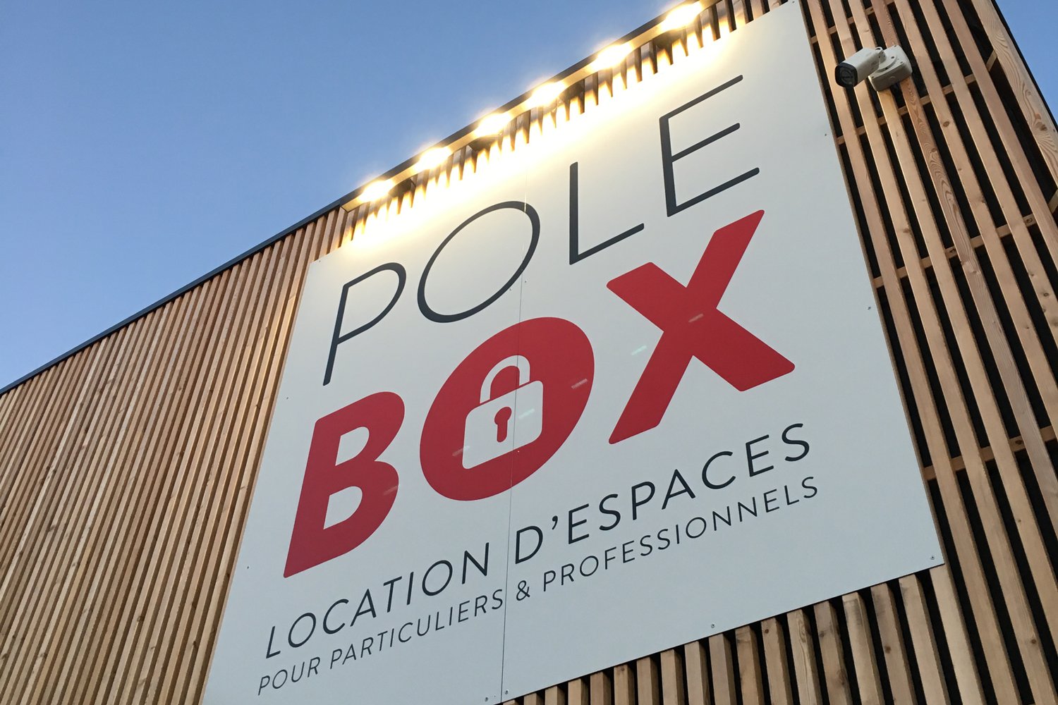 enseigne-polebox Panneau enseigne pole box adhésif