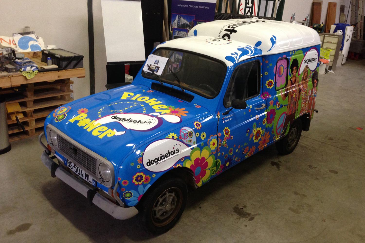 marquage 4l Marquage d'une 4L pour deguisetoi.fr