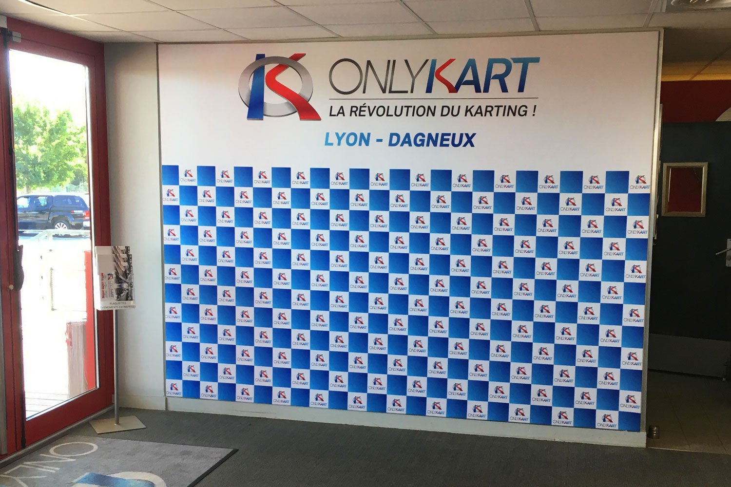 toile-tendue-ok Toile tendue à l'accueil de only kart